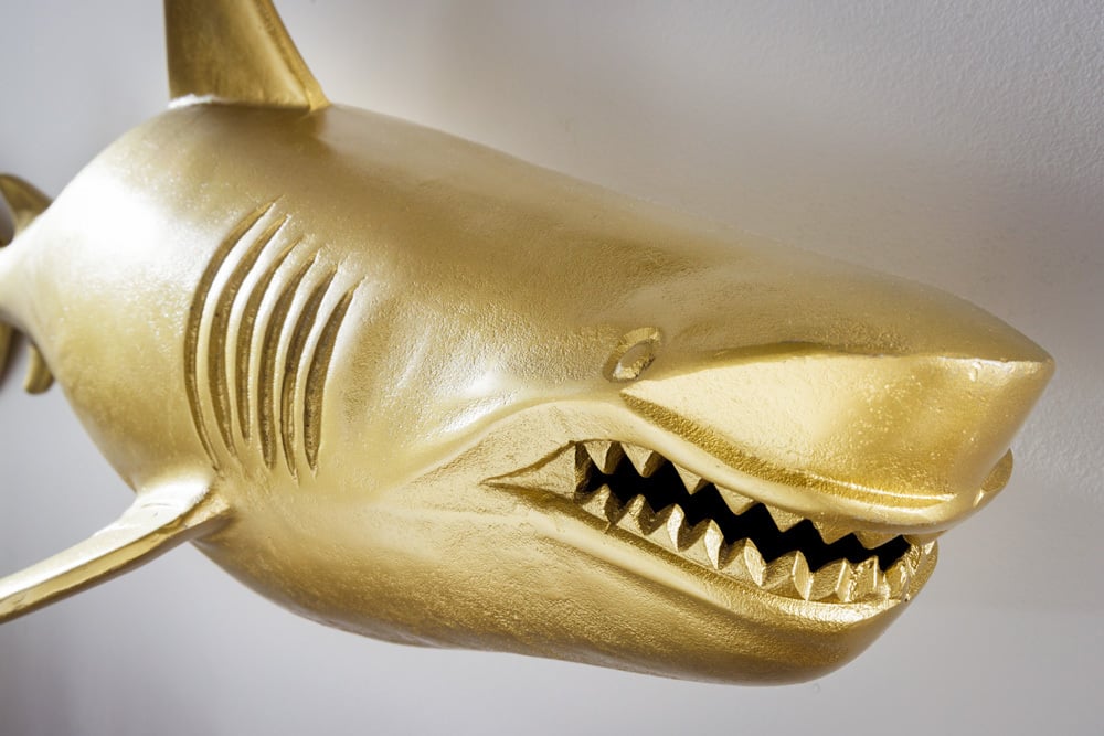 Wanddeko Haifisch 105cm SHARK gold Aluminium Maritim rechts