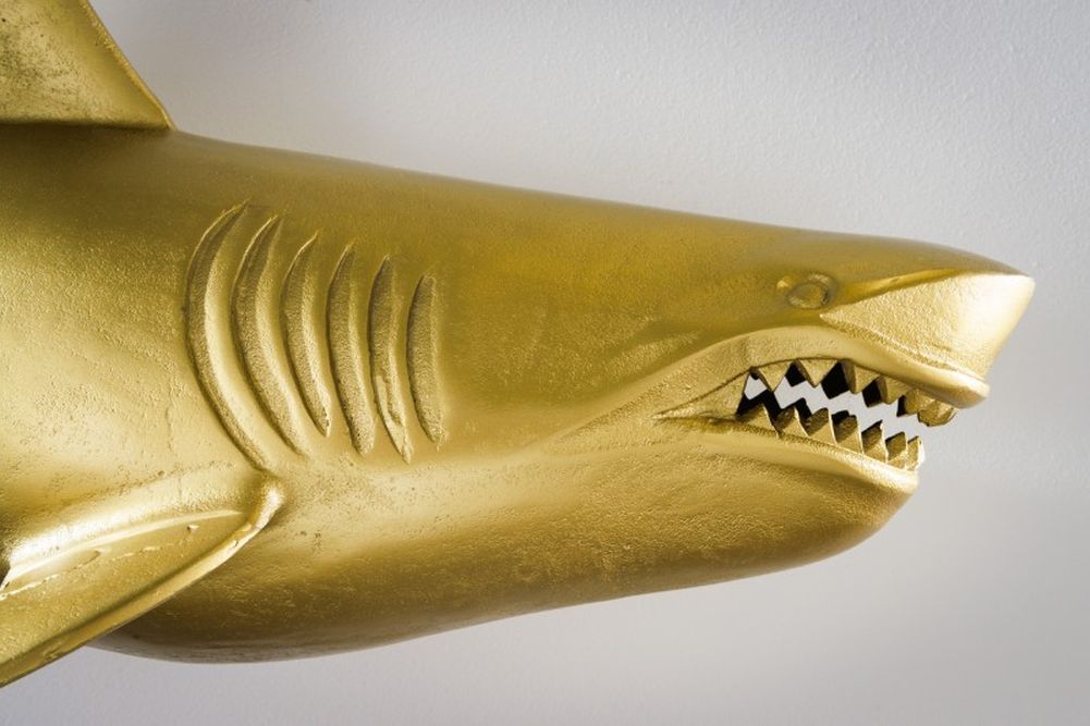 Wanddeko Haifisch 105cm SHARK gold Aluminium Maritim rechts